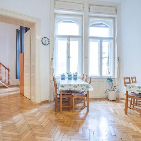 Cedar Inn Budapest - Palace District ภายนอก รูปภาพ