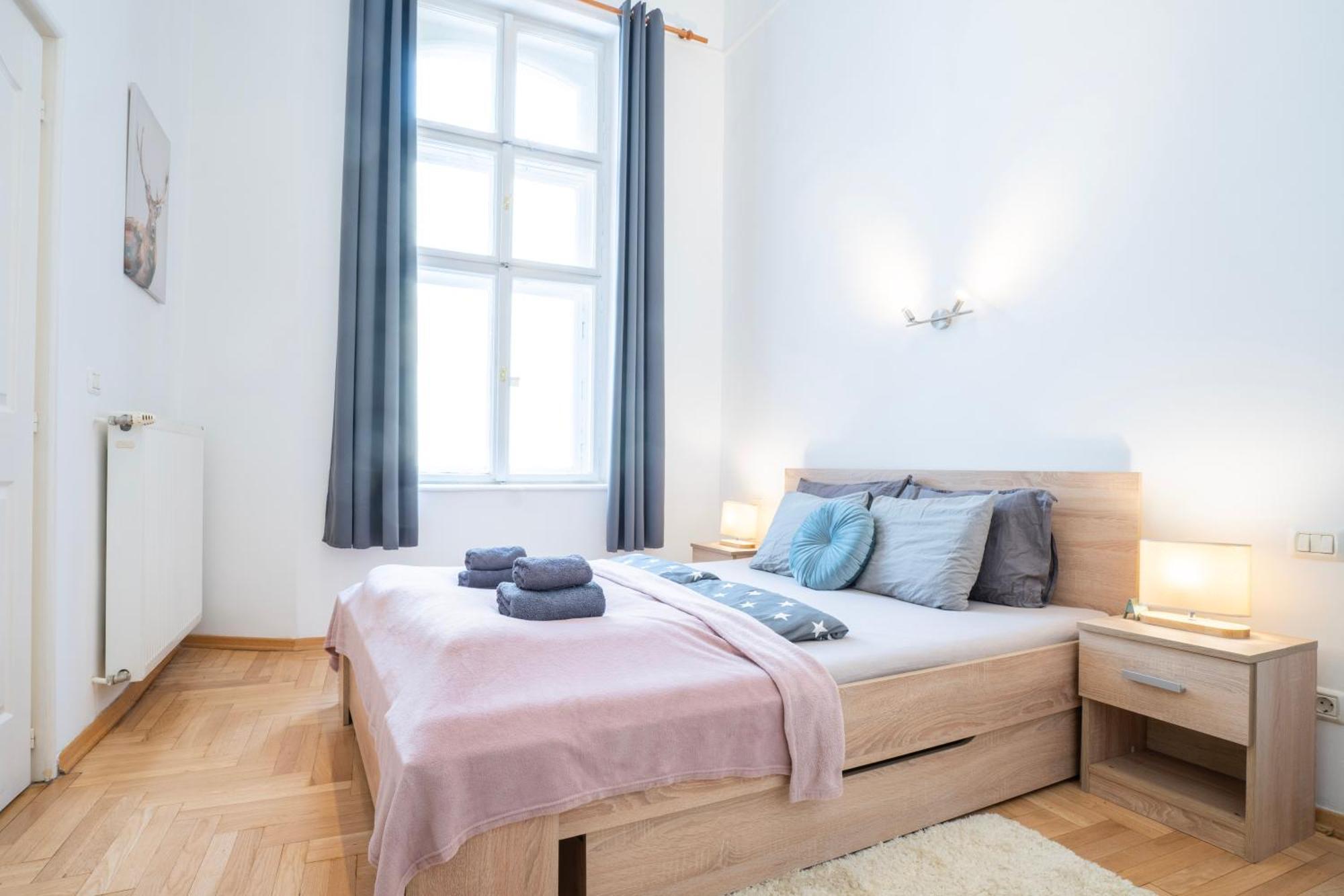 Cedar Inn Budapest - Palace District ภายนอก รูปภาพ